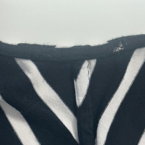 Women’s Chevron Striped Swing Dress XL Black and White Sleeveless A-Line Casual - Picture 7 of 8